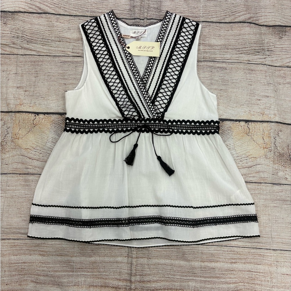 😍 Max Studio Black and White V-Neck Flowey Tank Top size Small